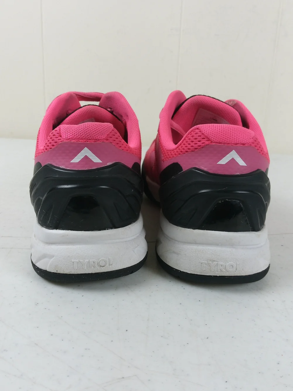Tyrol Womens Striker Pro V Pickleball Shoes Size 9.5 Pink Vibram Court Sneakers
